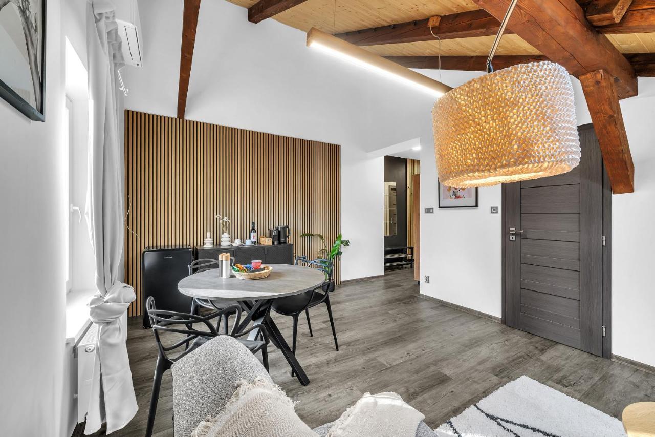Stráž pod Ralskem Hotel U Krale Jiriho מראה חיצוני תמונה