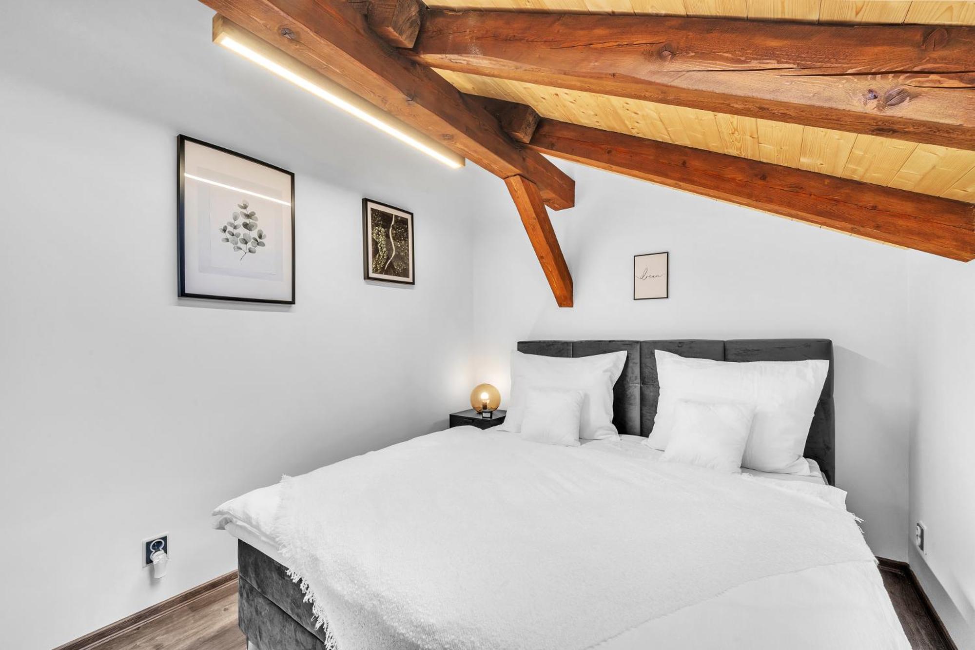 Stráž pod Ralskem Hotel U Krale Jiriho מראה חיצוני תמונה