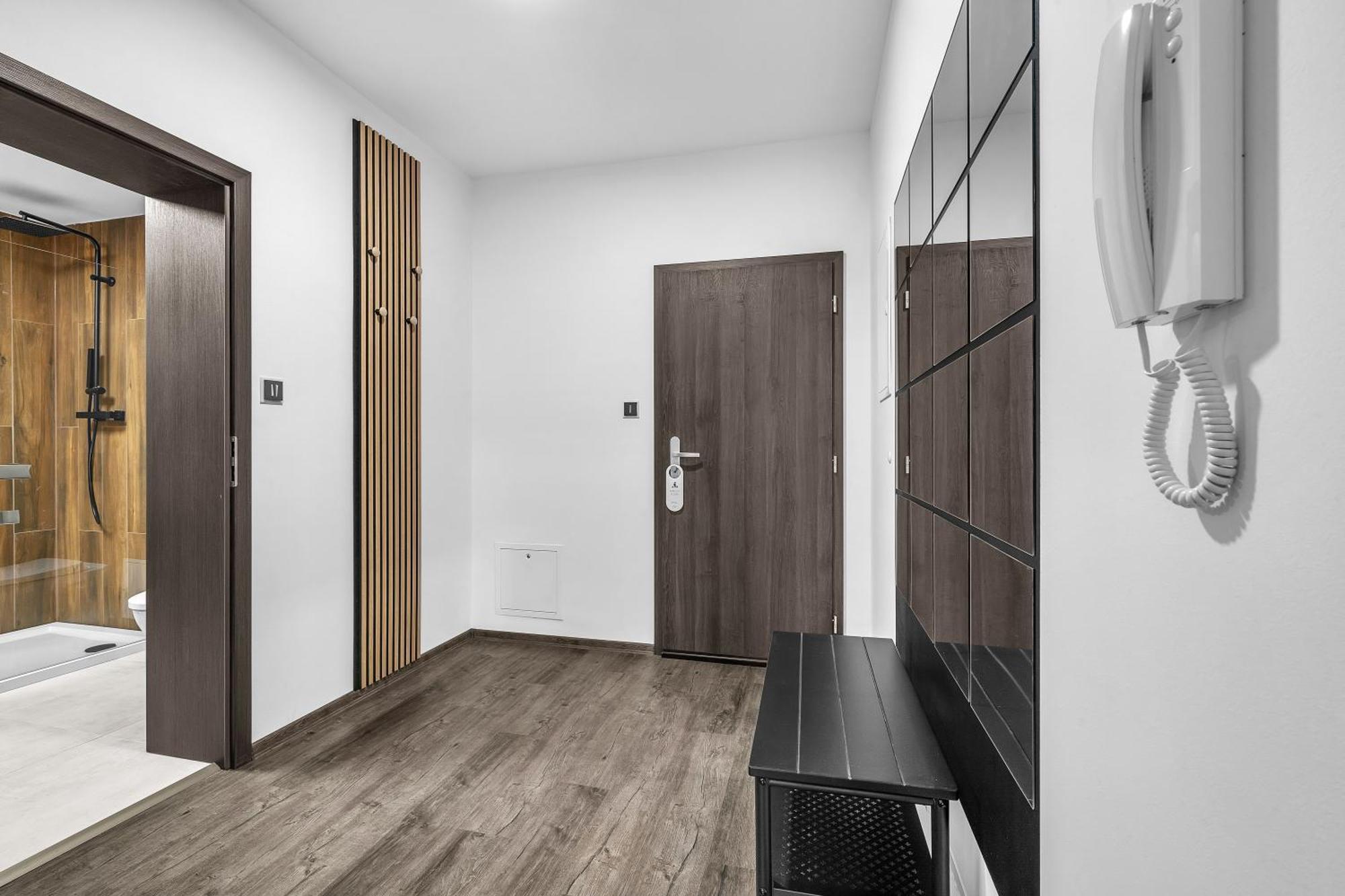 Stráž pod Ralskem Hotel U Krale Jiriho מראה חיצוני תמונה