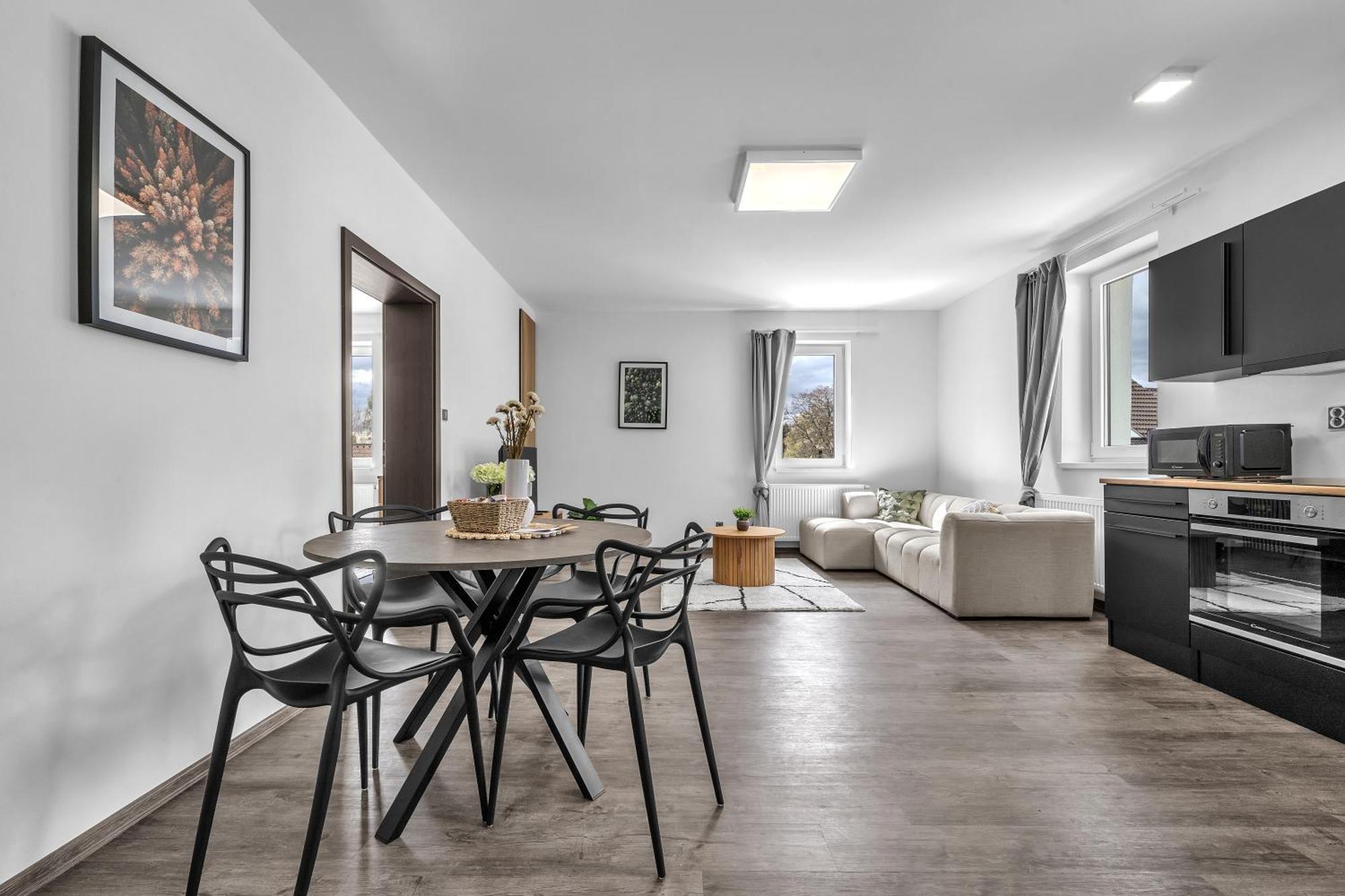 Stráž pod Ralskem Hotel U Krale Jiriho מראה חיצוני תמונה